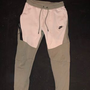 Nike tech fleece pants
